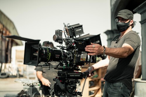 Director-Robert-Rodriguez-on-the-set-of-HYPNOTIC-0184-2023-Hypnotic-Film-Holdings-LLC-1.jpeg